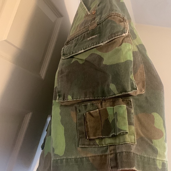 Ladies size 9 juniors Camouflage shorts just above the knee length - Picture 8 of 11